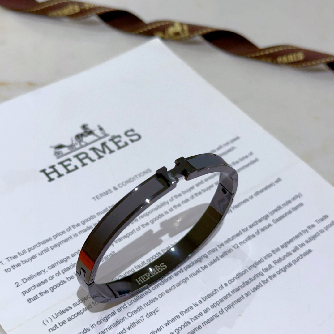 エルメス「Hermès」Clic H エナメルブレスレット