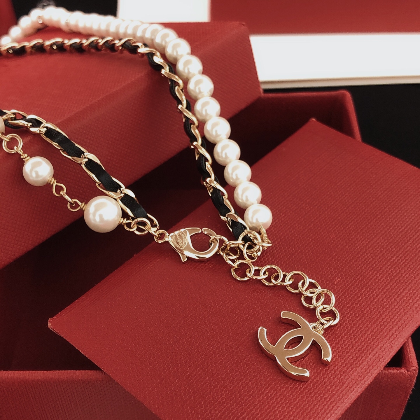 シャネル「Chanel」ダブルレイヤーレザーネックレス