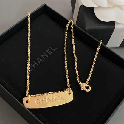 シャネル「Chanel」レタープレートネックレス