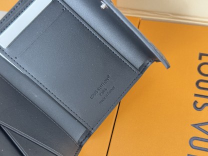 ルイ・ヴィトン「Louis Vuitton」ヴィクター･ウォレット