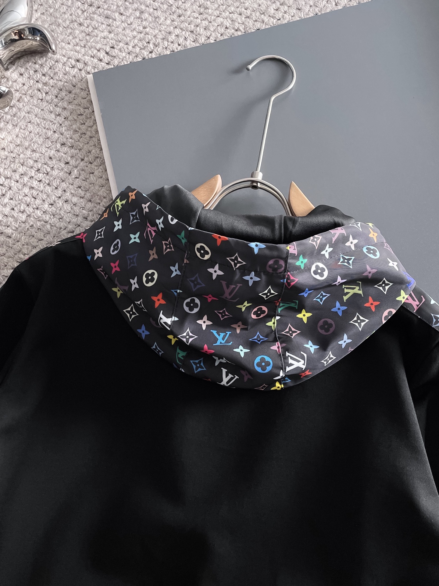 ルイ・ヴィトン「Louis Vuitton」フード付きスウェットシャツ 