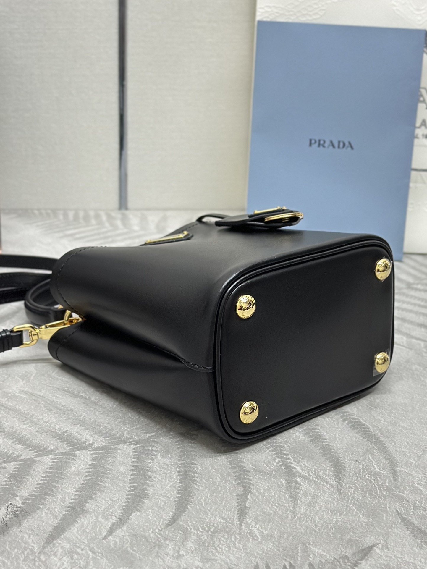 プラダ「Prada」パニエ バッケットバッグ