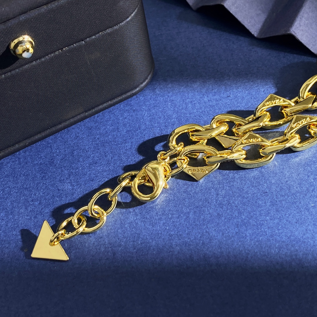 プラダ「Prada」プラダ トライアングルロゴ チェーンブレスレット ユニセックスアクセサリー