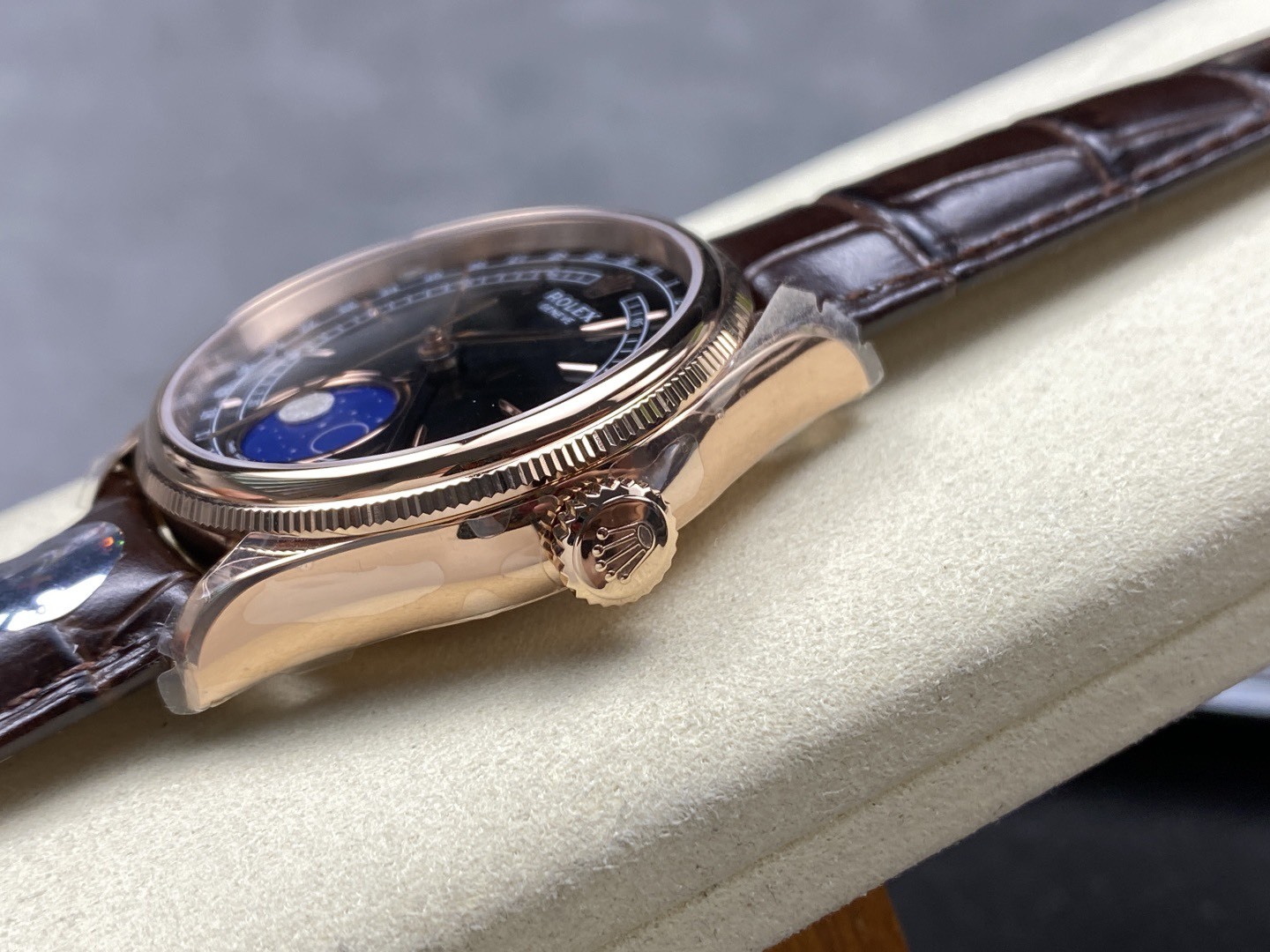 ロレックス［Rolex］チェリーニ ムーンフェイズ モデル — 月のリズムを腕に刻むエレガンス