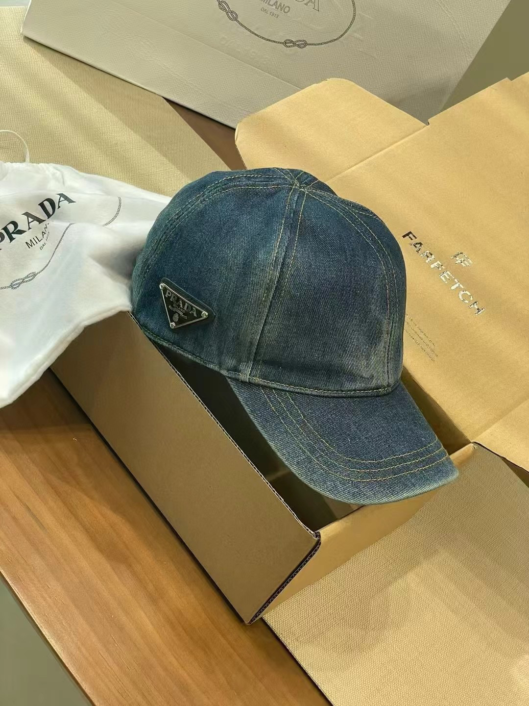 プラダ「Prada」  Denim Gradient Wash Baseball Cap