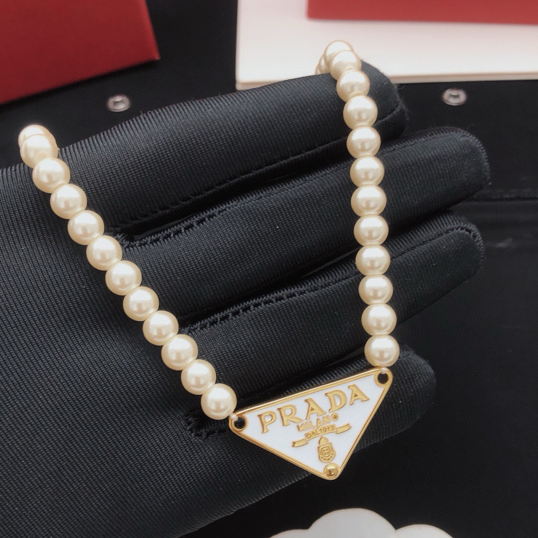 プラダ「Prada」Eternal Gold パールネックレス