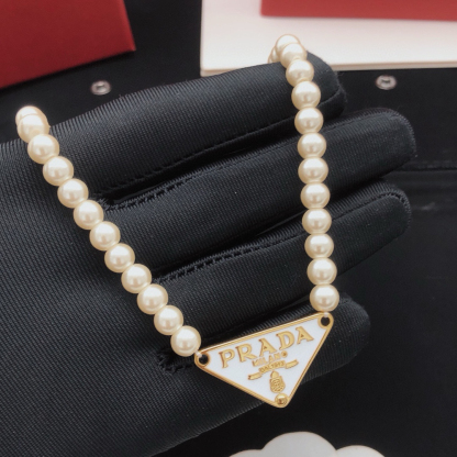 プラダ「Prada」Eternal Gold パールネックレス