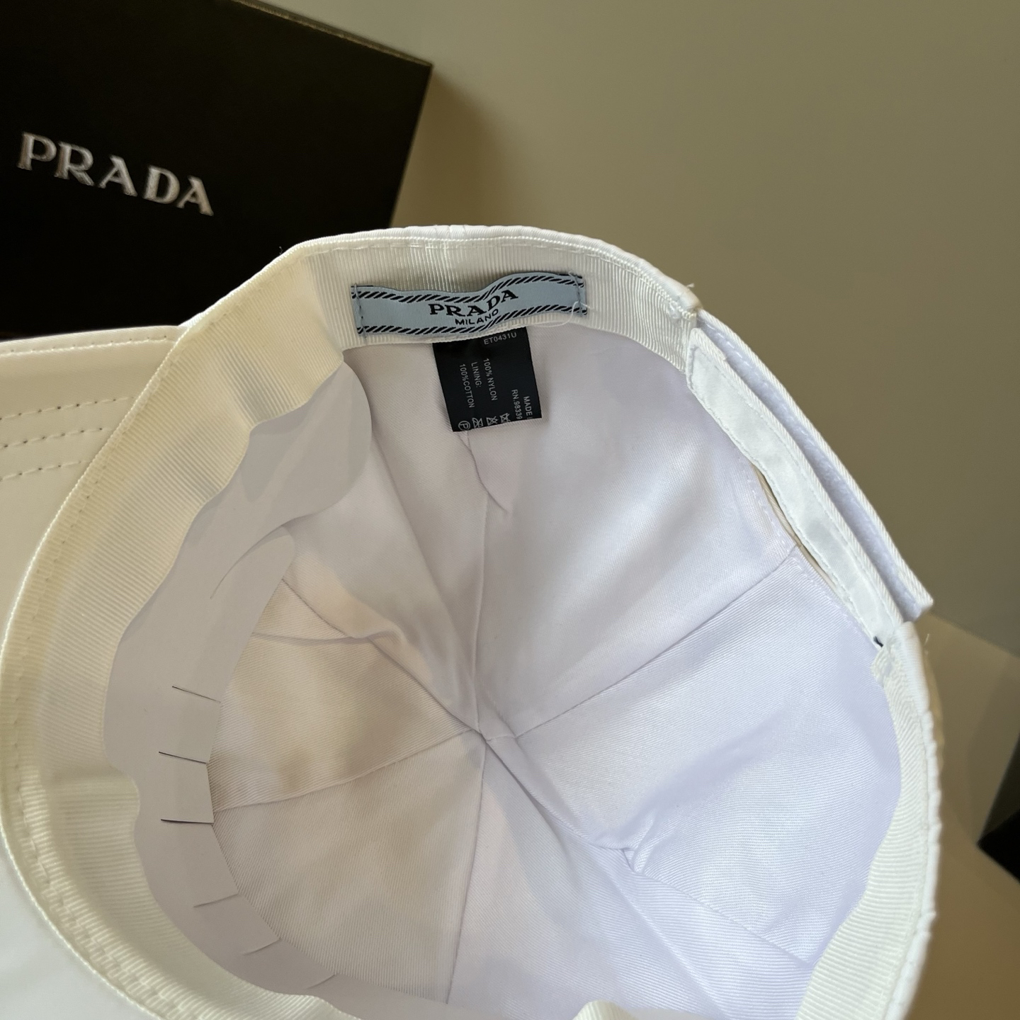 プラダ「Prada」 Re-Nylon Baseball Cap
