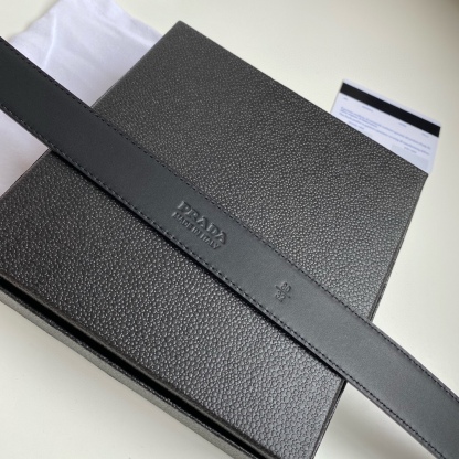 プラダ「Prada」レディース トライアングルロゴ レザーベルト100CM