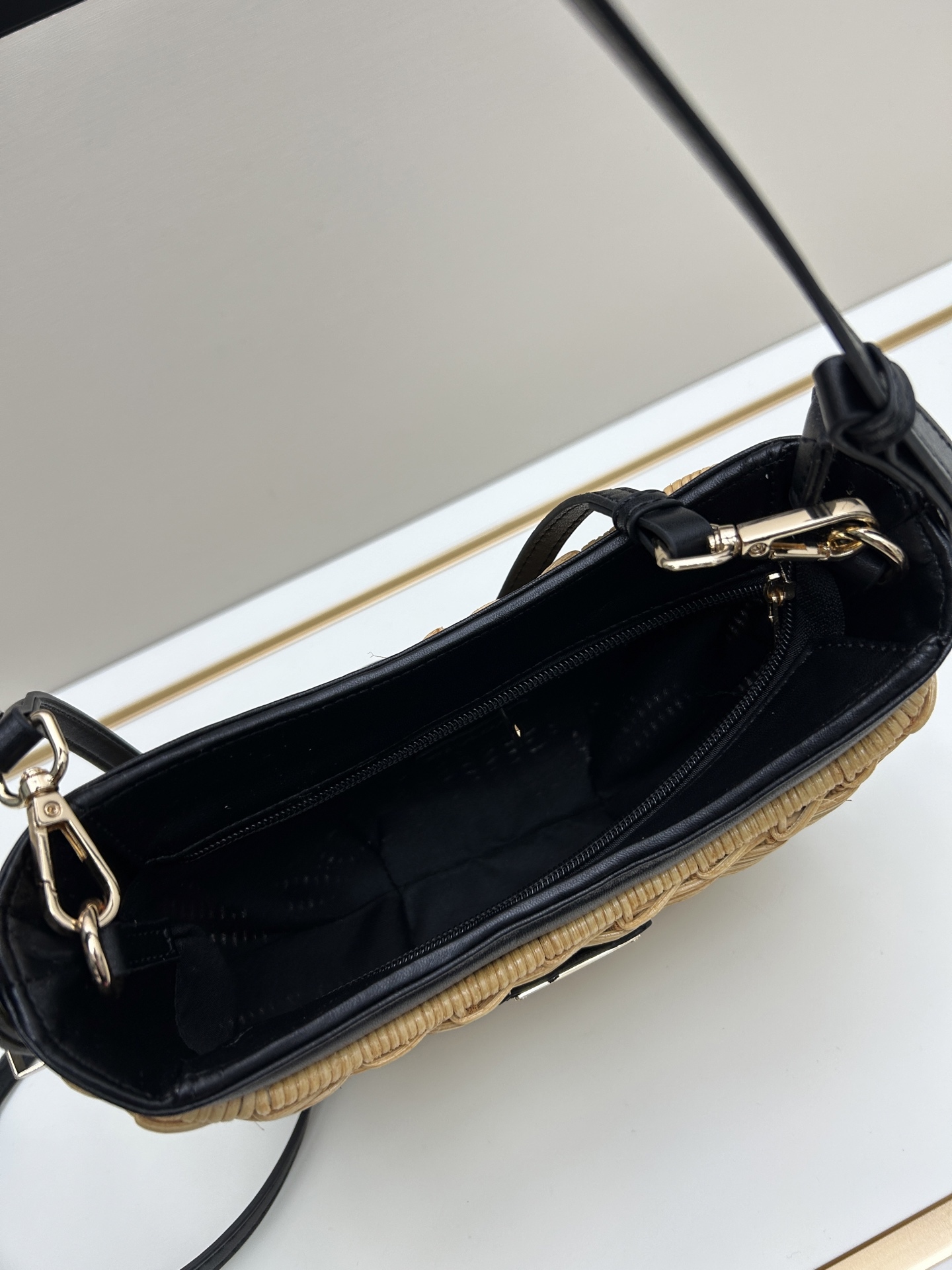 プラダ「Prada」ブレイド ラフィア ミニバッグ