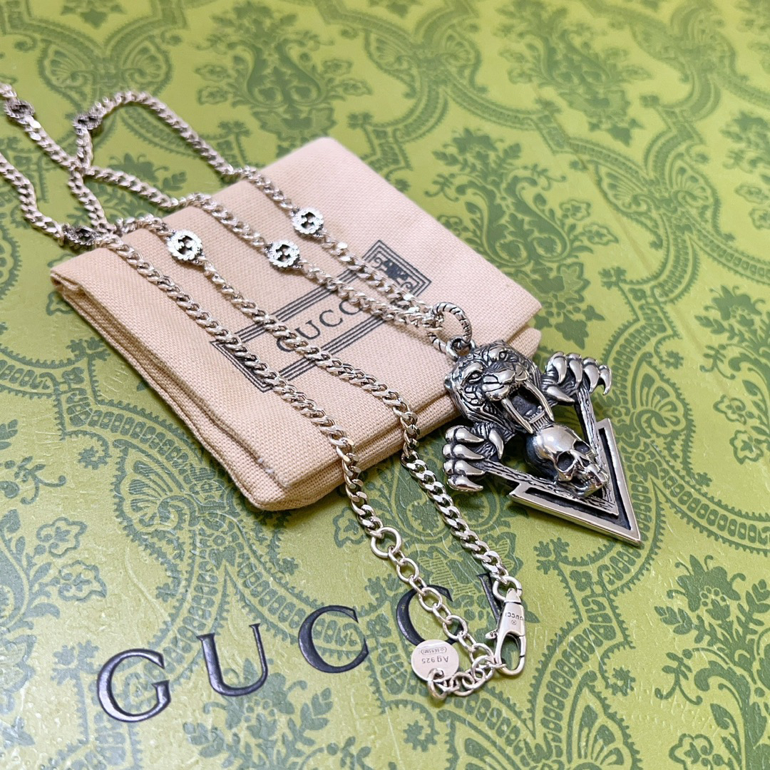 グッチ「Gucci」 Anger Forest シリーズ ヴィンテージシルバーネックレス