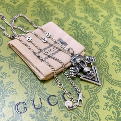 グッチ「Gucci」 Anger Forest シリーズ ヴィンテージシルバーネックレス