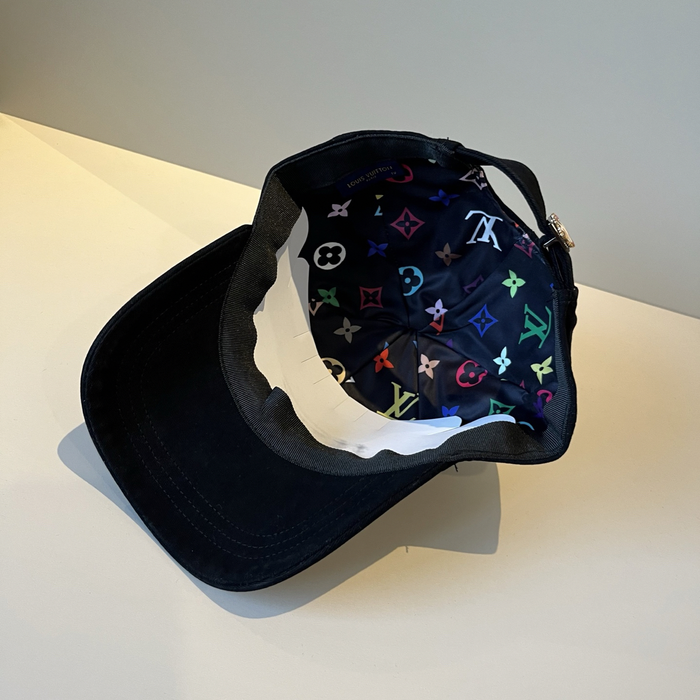 ルイ・ヴィトン「Louis Vuitton」Signature キャップ（メンズ）