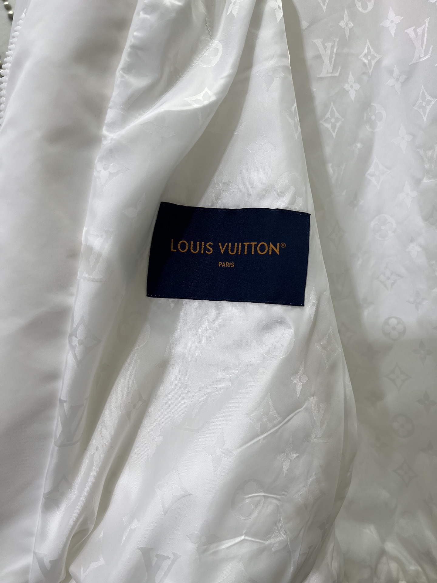 ルイ・ヴィトン「Louis Vuitton」  2025SS シングルカラー ウィンドブレーカー ジャケット
