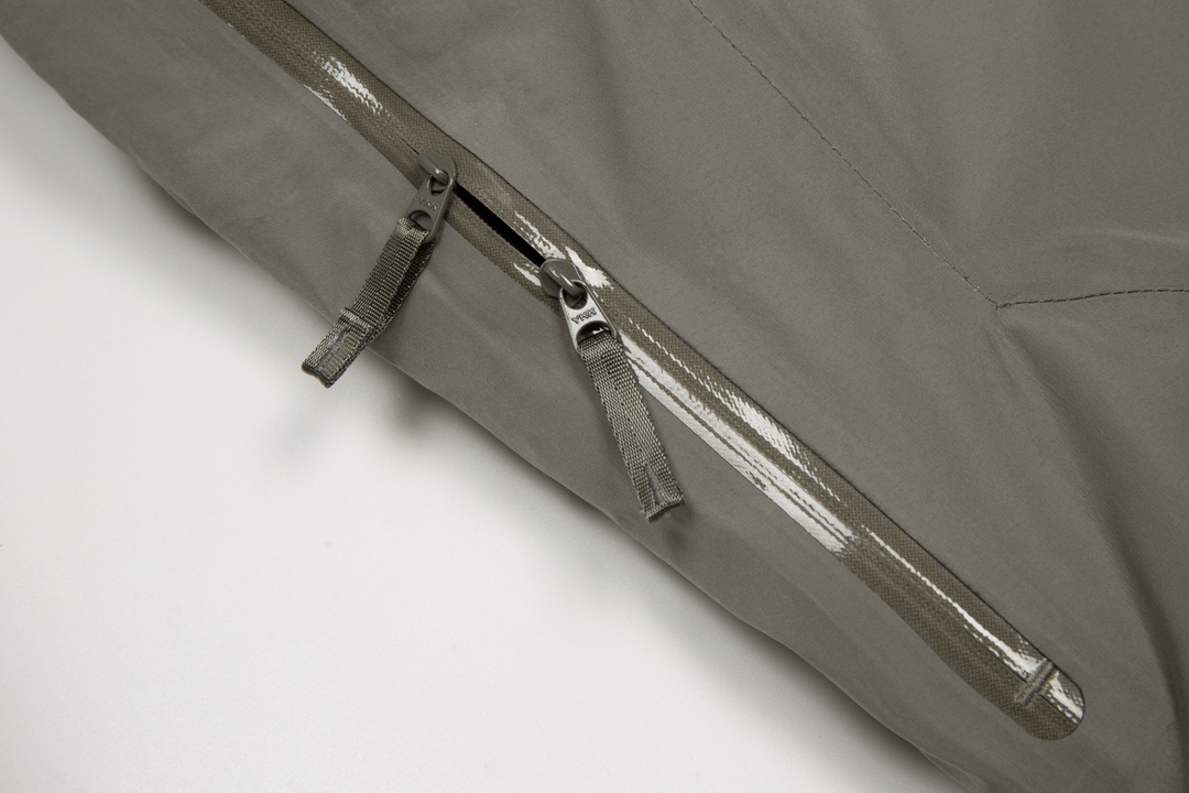 アークテリクス「ARC'TERYX」 ユニセックス フード付きスキーダウンパーカー