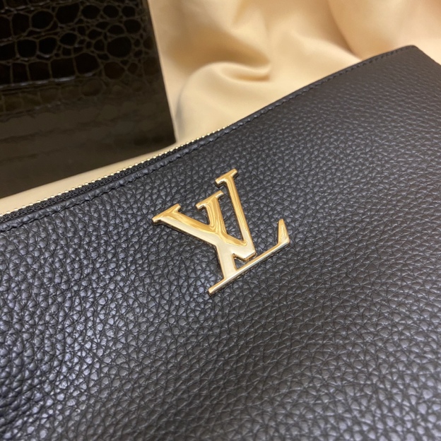 ルイ・ヴィトン「Louis Vuitton」ブラック レザー フラット ポシェット