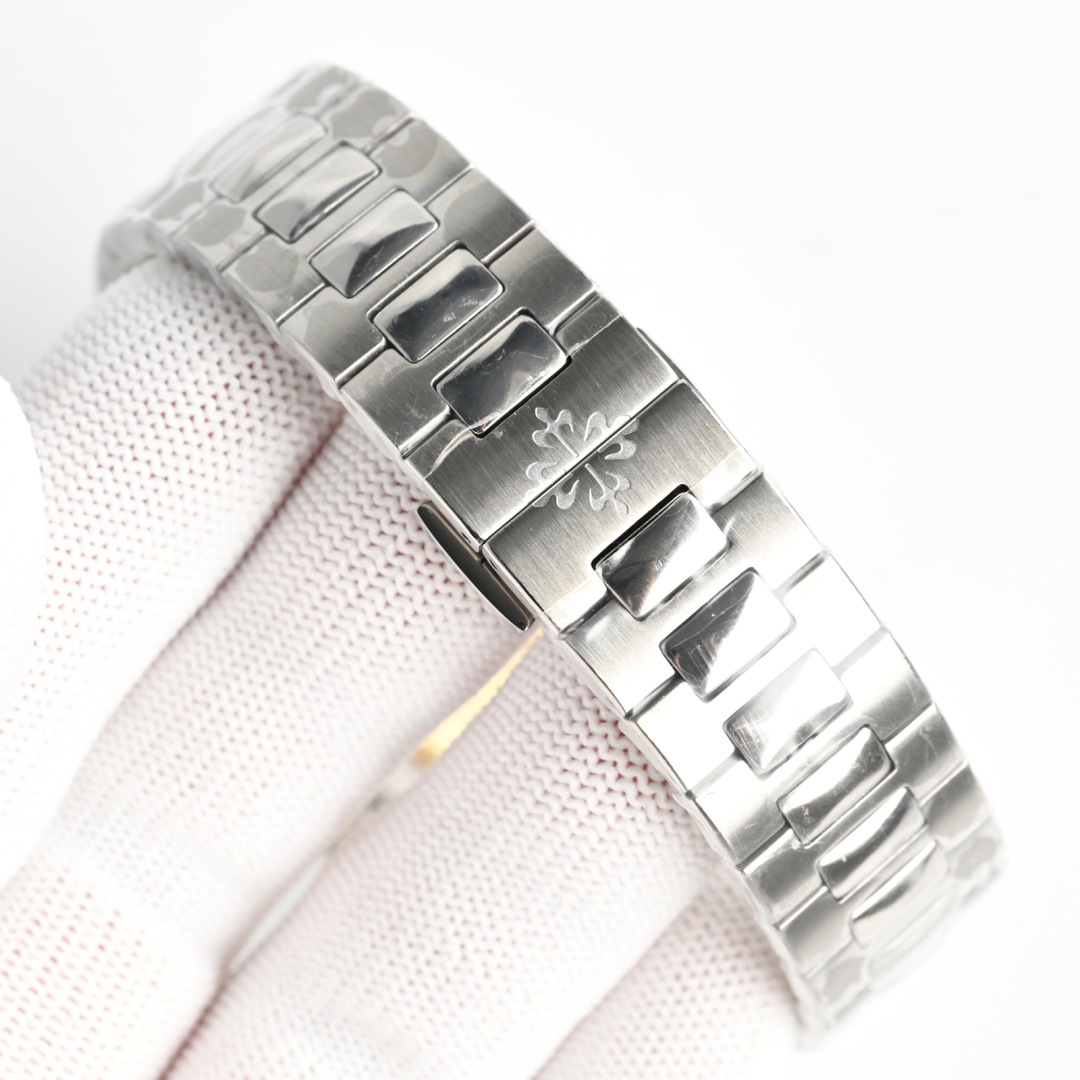 パテック・フィリップ「Patek Philippe」キュビタス 5821 クロノグラフ 腕時計45mm