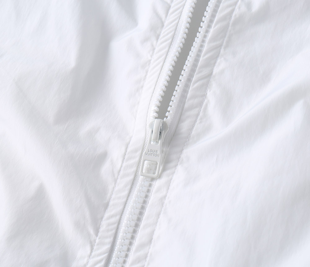 ルイ・ヴィトン「Louis Vuitton」2025 スプリング モノグラム エンボス加工 ジャケッコート着