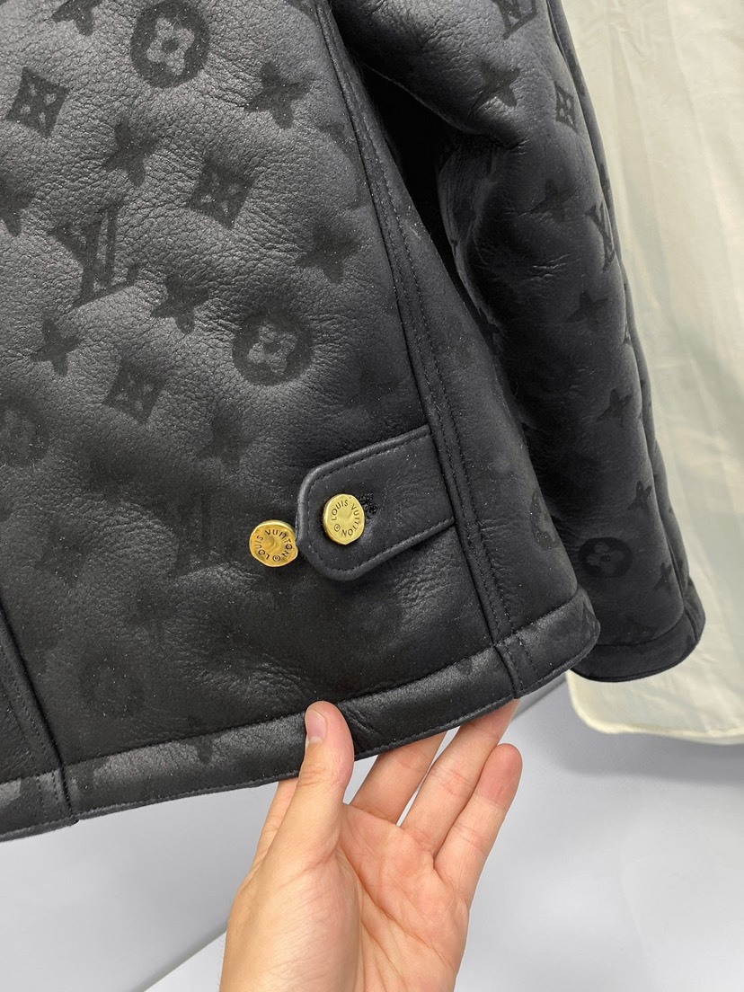 ルイ・ヴィトン「Louis Vuitton」 MONOGRAM エンボス加工 ジャケット アウタ