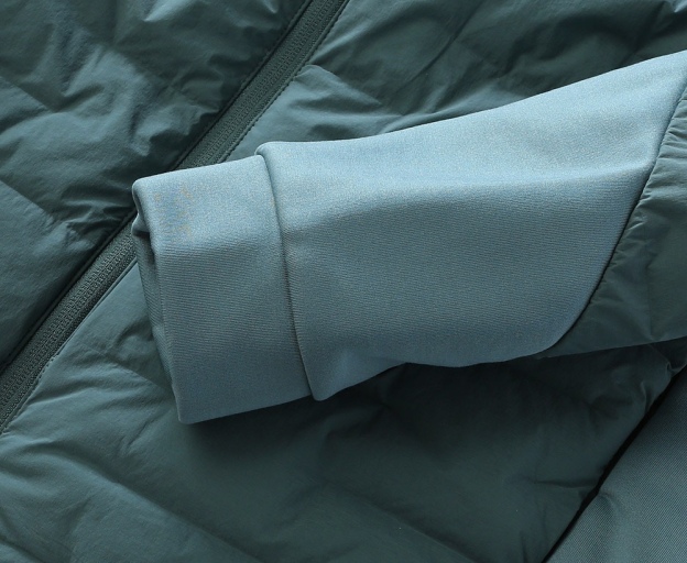 アークテリクス「ARC'TERYX」シームレス ダウンジャケット メンズ