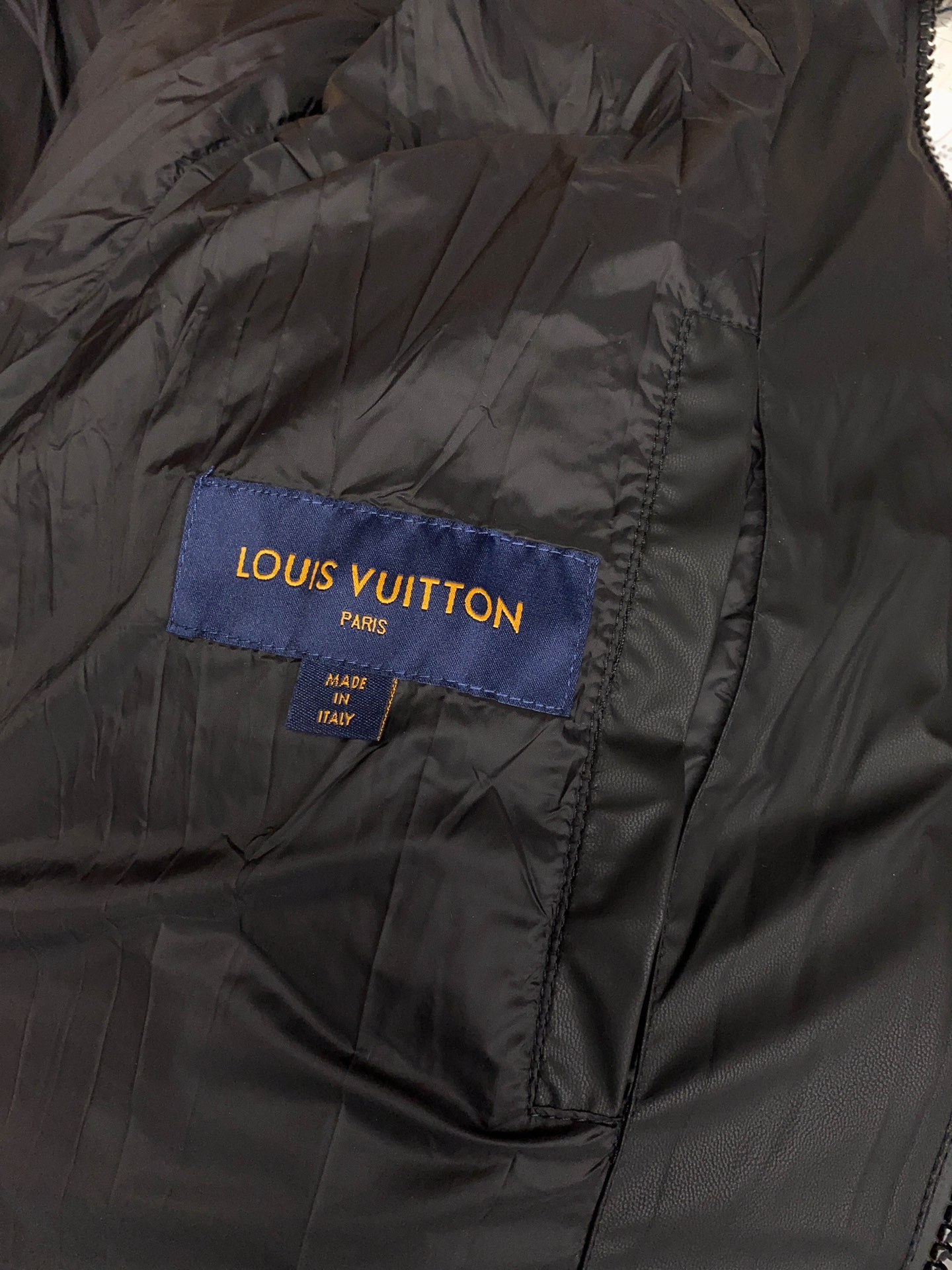 ルイ・ヴィトン「Louis Vuitton」 MONOGRAM BOYHOOD レリーフダウンジャケット
