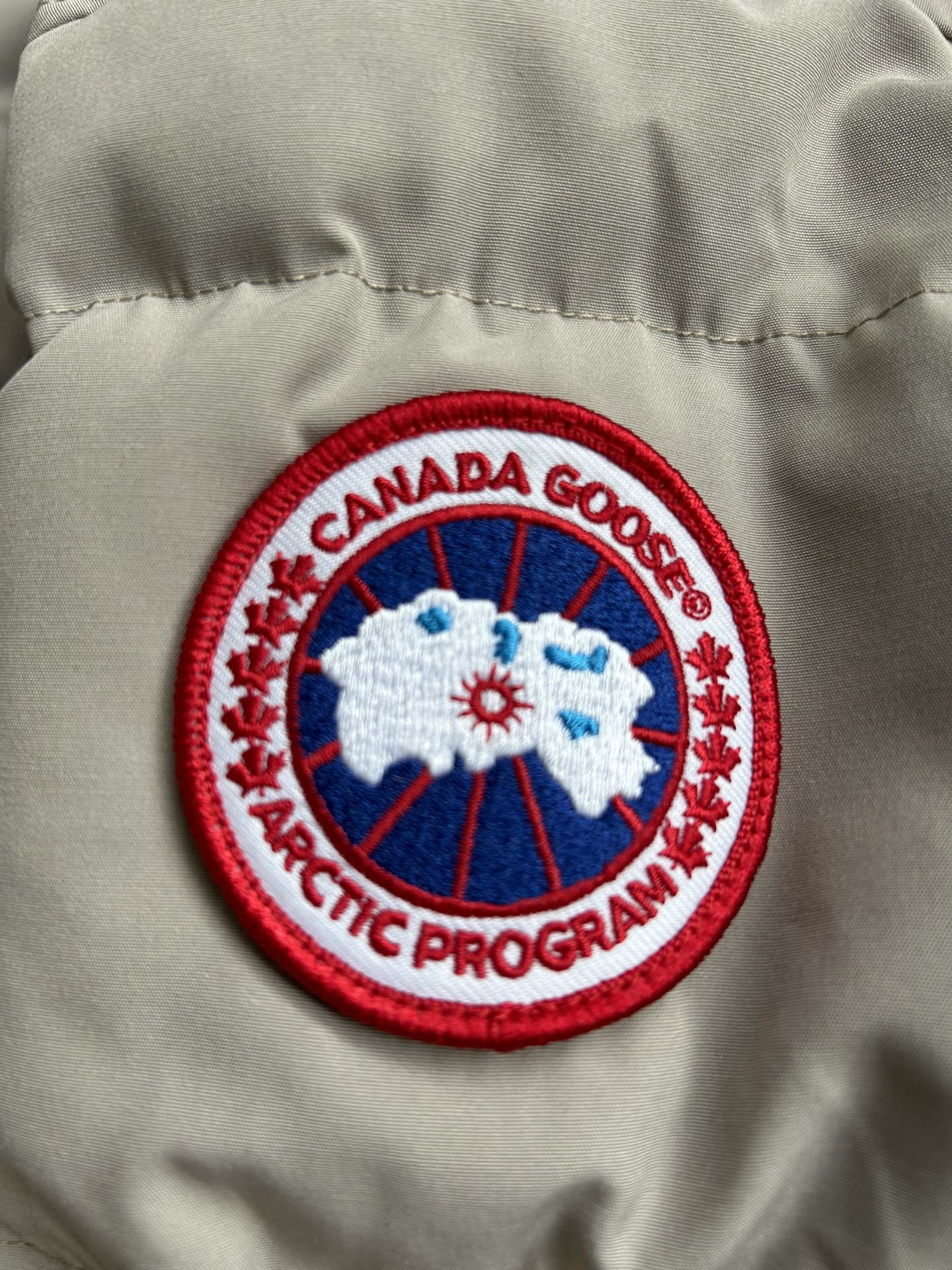 カナダグース「Canada Goose」ダウンジャケット