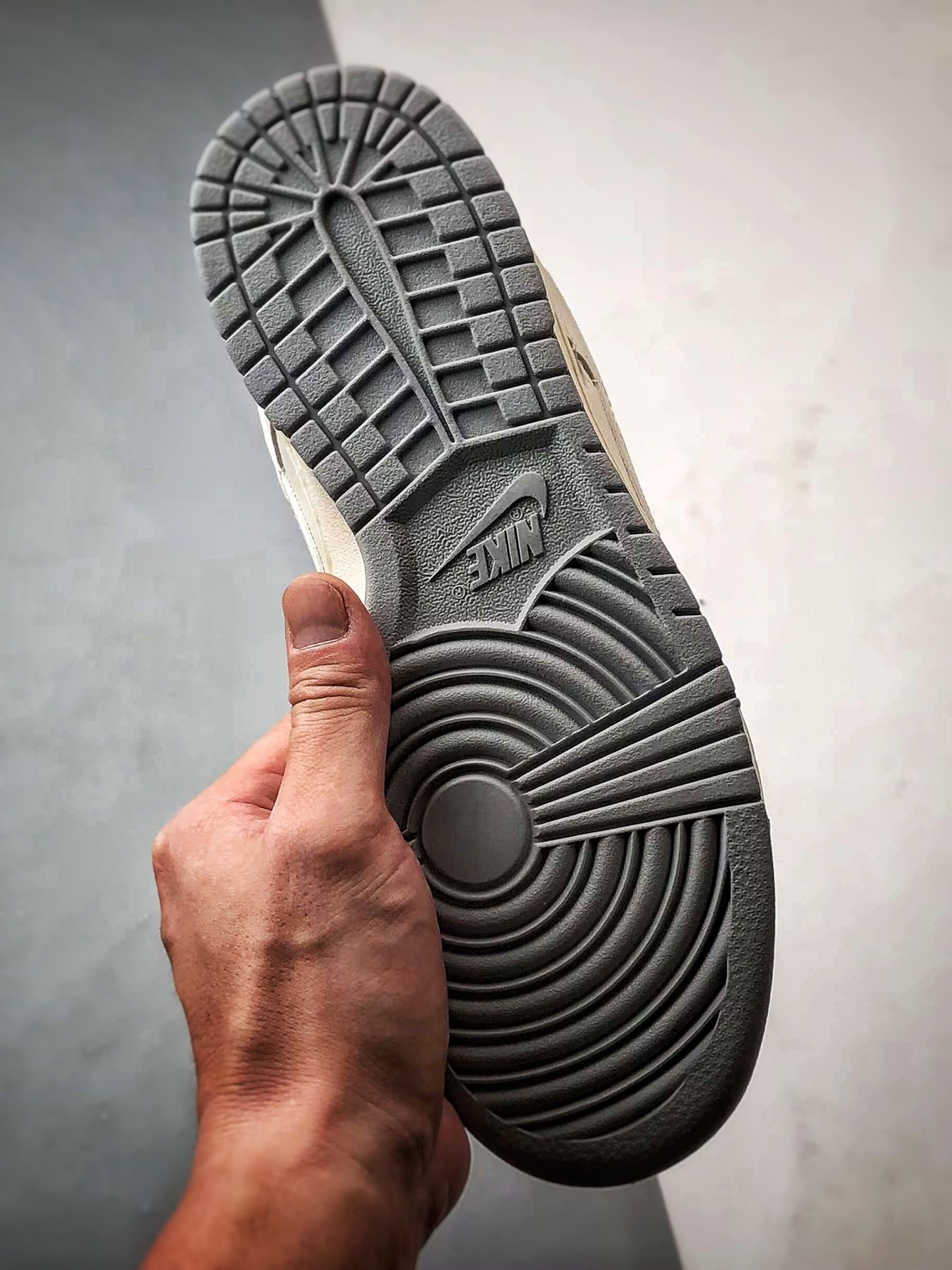 「コラボモデル」Louis Vuitton x Nike リフレクティブツインフック スニーカー