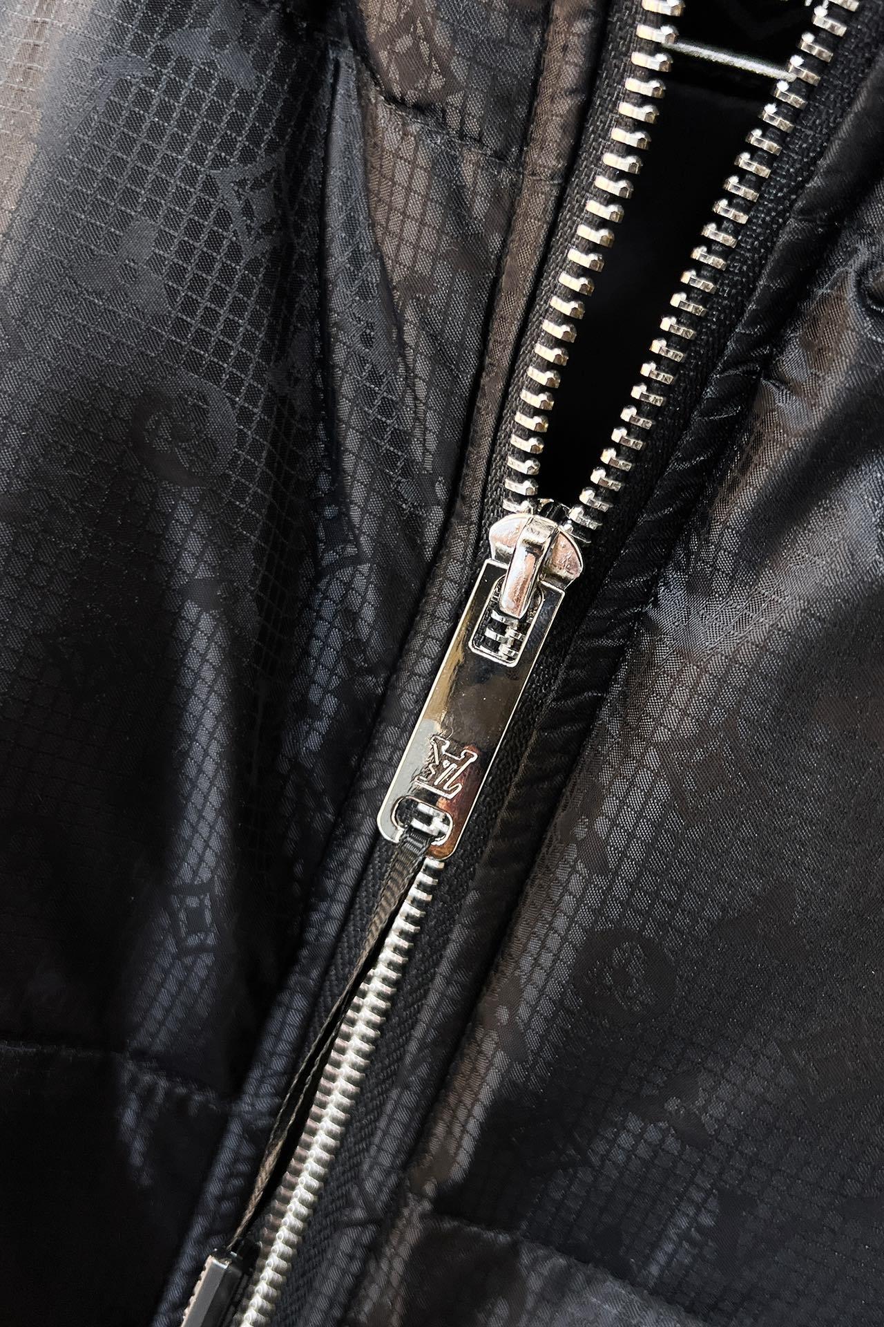 ルイ・ヴィトン「Louis Vuitton」‌ MONOGRAM PILLOW ダウンジャケット