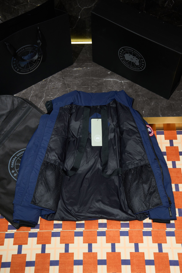 カナダグース「Canada Goose」 Lawrenceショートダウンジャケット