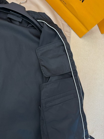プラダ「Prada」 Re-Nylon ジップアップジャケット