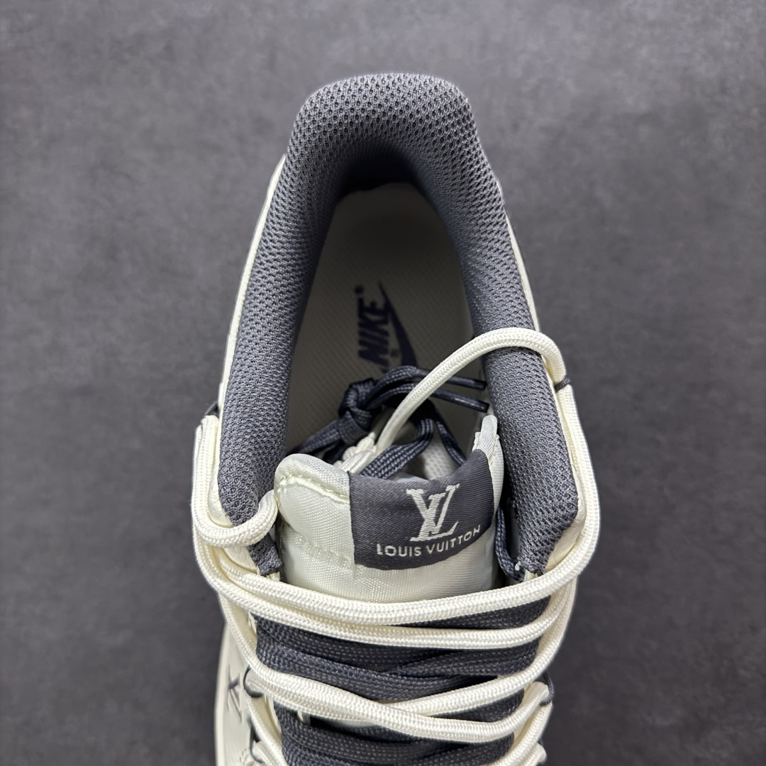 「コラボモデル」Louis Vuitton x Nike カスタムカラー スニーカー