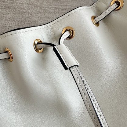 プラダ「Prada」ダーリン レザー トートバッグ