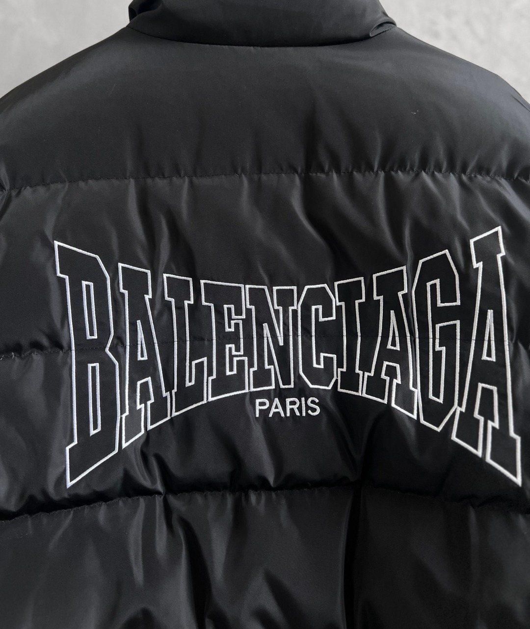 バレンシアガ「Balenciaga」‌2025FW リバーシブル スタンドカラー ダウンジャケット