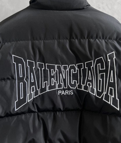 バレンシアガ「Balenciaga」‌2025FW リバーシブル スタンドカラー ダウンジャケット