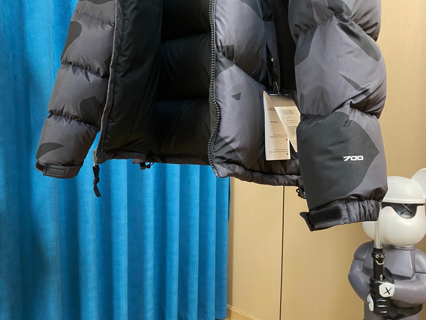 「コラボモデル」THE NORTH FACE × KAWS コラボレーション 1996 ダウンジャケット