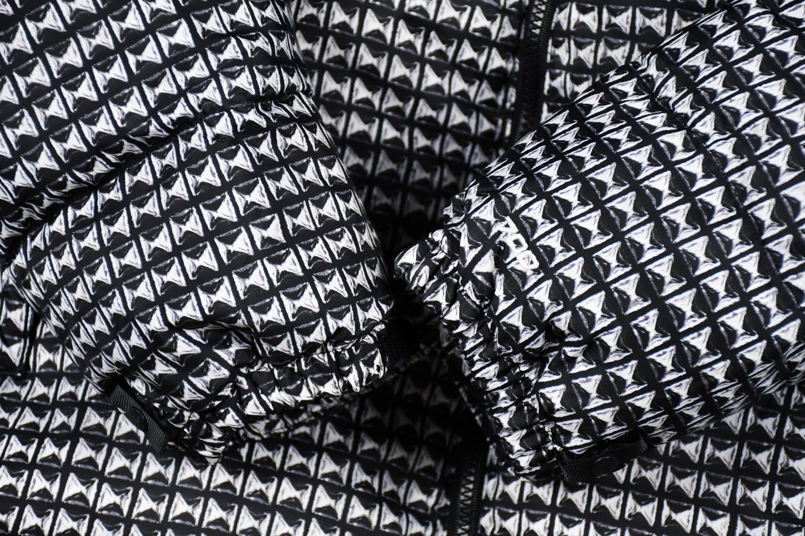 「コラボモデル」The North Face× Week5 コラボ スタッド Nuptse ダウンジャケット