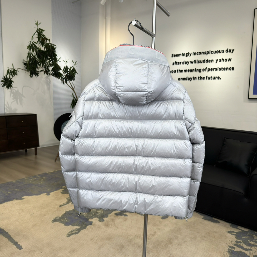 モンクレール「Moncler」フード付きカラーブロック ダウンジャケット