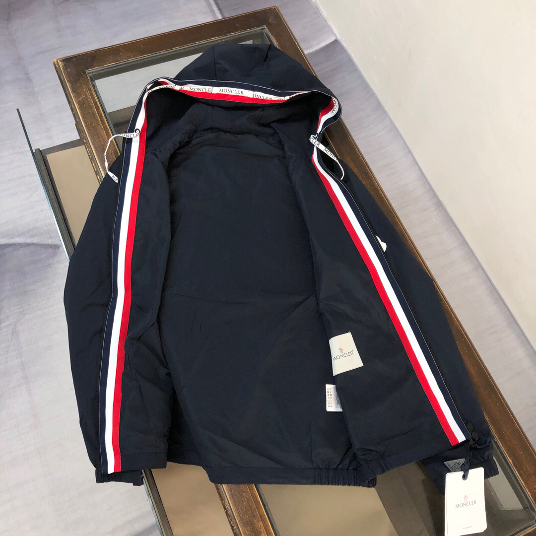 モンクレール「Moncler」 Grenoble 連帽ウェブテープエンボス加工ジャケット