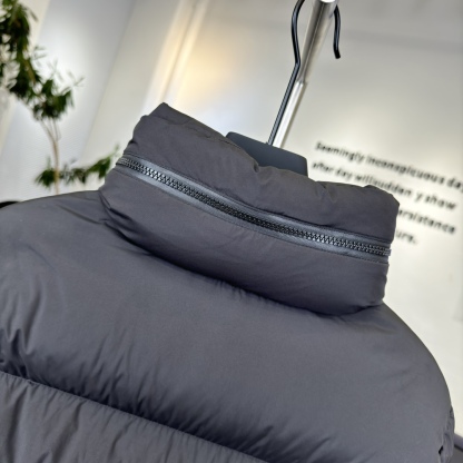 モンクレール「Moncler」スタンドカラー ダブルジップ ダウンジャケット