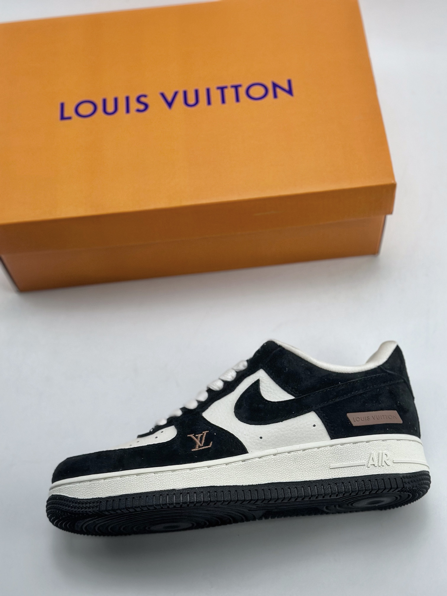 「コラボモデル」Louis Vuitton x Nike Air Force 1 Low スニーカー