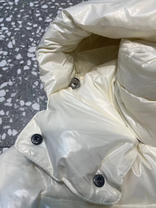 モンクレール「Moncler」フード付き スリムフィット ダウンジャケット レディース