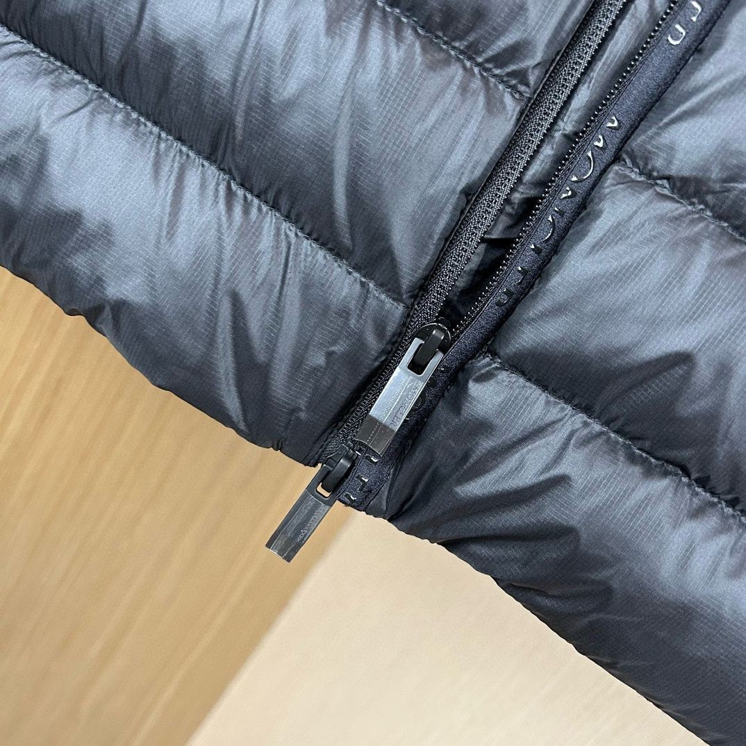 モンクレール「Moncler」ミドル丈フード付きダウンジャケット