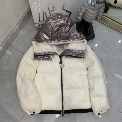 モンクレール「Moncler」ホワイトダウン ラムフード ダウンコート
