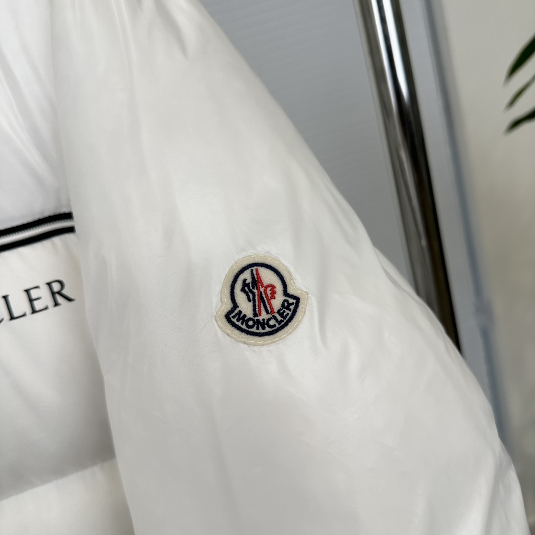 モンクレール「Moncler」ホワイト＆ブラックライン ショート ダウンジャケット メンズ＆レディース