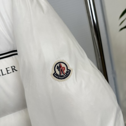 モンクレール「Moncler」ホワイト＆ブラックライン ショート ダウンジャケット メンズ＆レディース