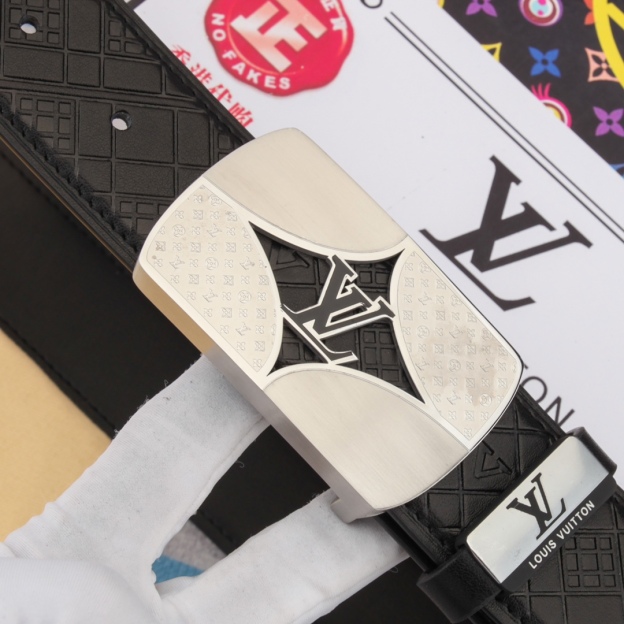 ルイ・ヴィトン「Louis Vuitton」スムースレザー オートロック ベルト メンズ100CM