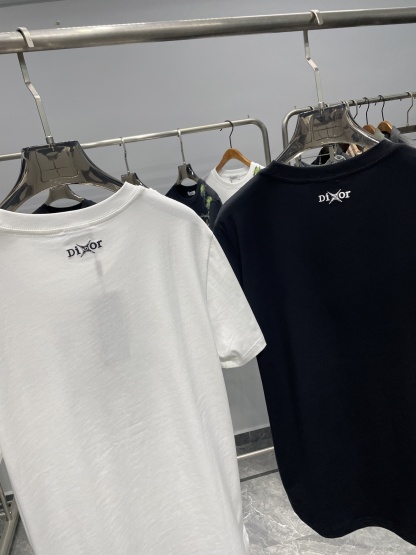 ディオール「Dior」CDロゴ立体刺繍半袖Tシャツ