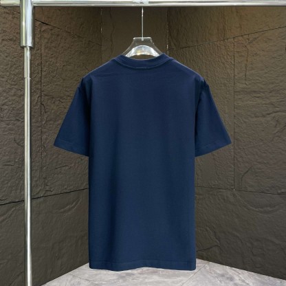 プラダ「Prada」2025春夏 ヘビーウェイトコットン ロゴ植毛半袖Tシャツ
