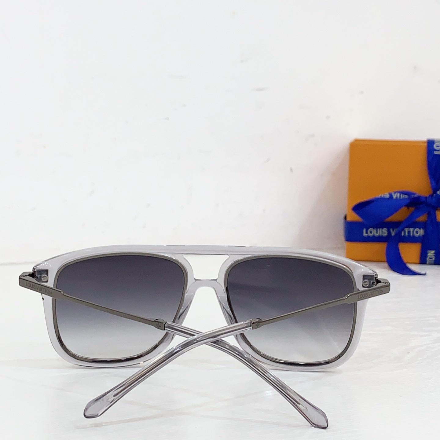 ルイ・ヴィトン「Louis Vuitton」 LEGACY ROUND サングラス