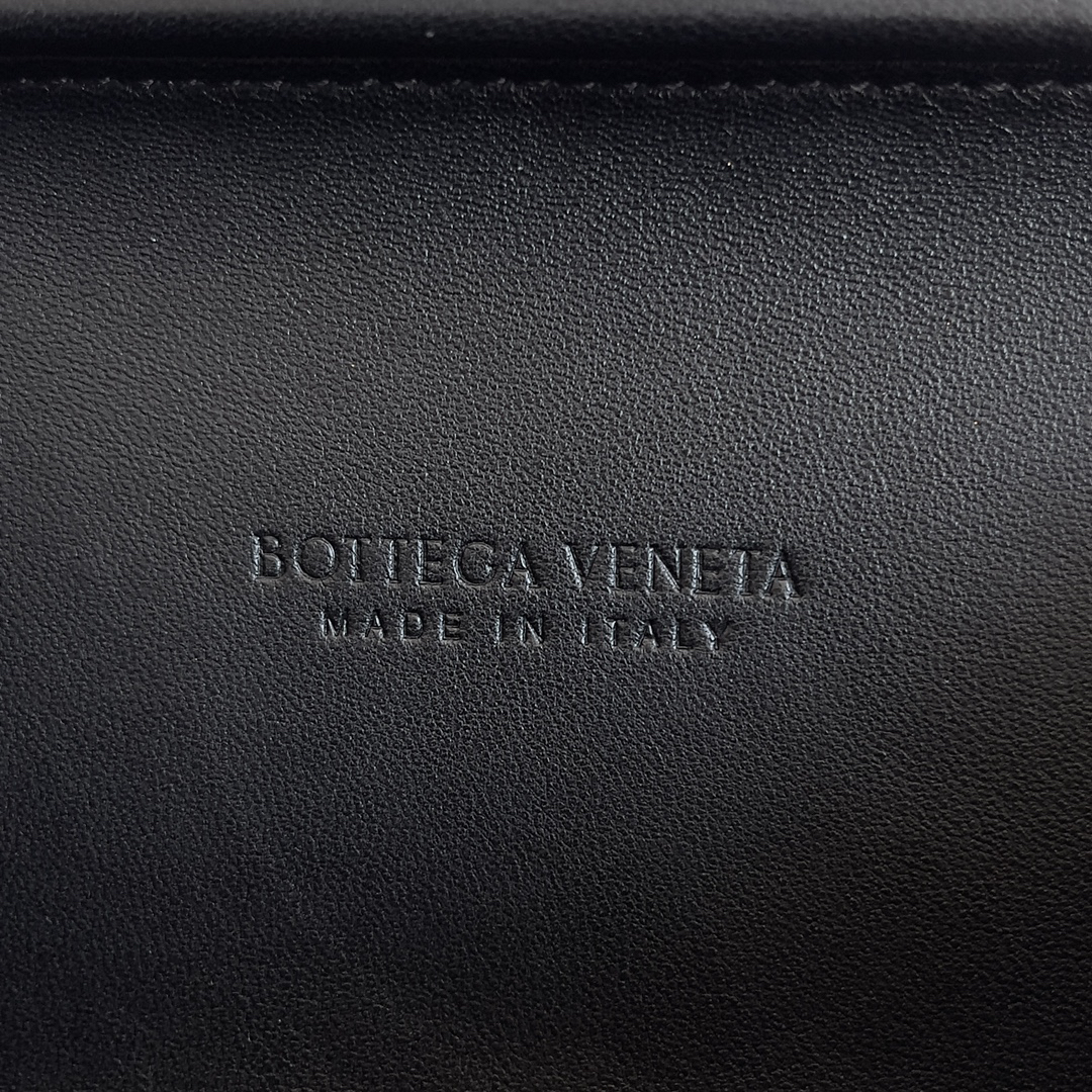 ボッテガ・ヴェネタ「Bottega Veneta」 2024春 フラワーウィーブイブニングバッグ